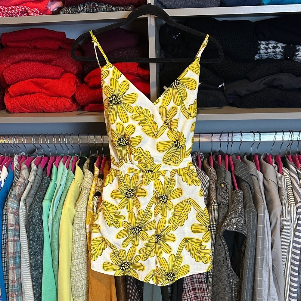 Ark & Co. white/yellow/black floral back zipper adjustable strap v neck romper S